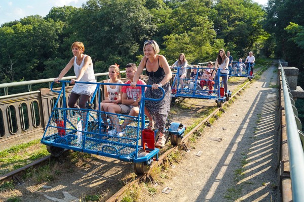 Velorail 14a Chauvigny Frankrijk Vienne vakantie animatie gezin fietsen.jpg