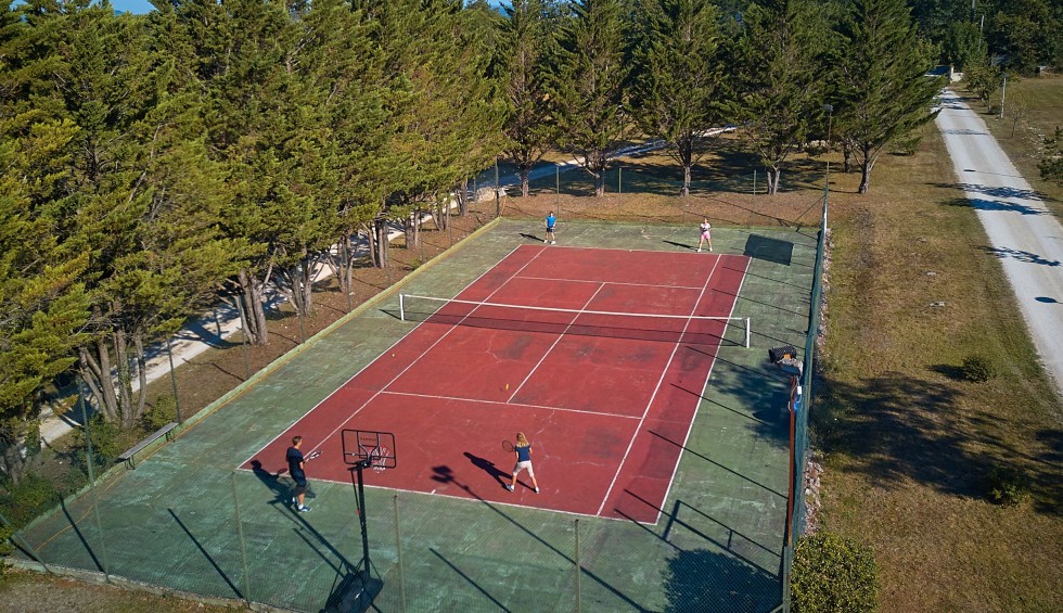 Tennis 2 Village des Cigales Frankrijk vakantiepark.jpg