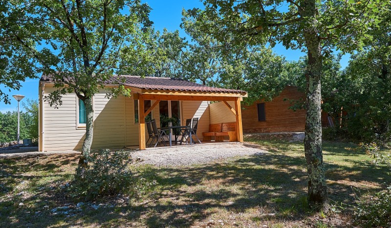 Grillon 1 Village des Cigales Frankrijk vakantiepark Dordogne Lot Mauroux zwembad restaurant.jpg