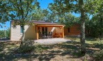 Grillon 1 Village des Cigales Frankrijk vakantiepark Dordogne Lot Mauroux zwembad restaurant.jpg