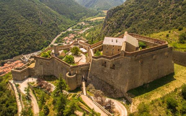 Train 8 jaune Frankrijk vakantie Cerdagne canari pyrenees villefranche mont louis bergen trein pyren