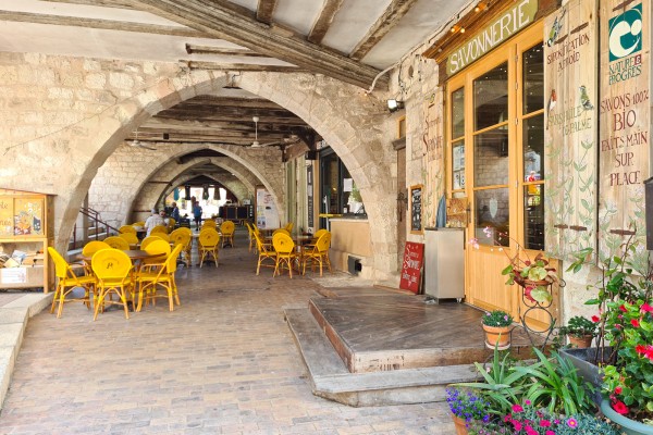 Monflanquin 24 Frankrijk Dordogne Lot bastide vakantie luxe villa feesten plus beaux village.jpg