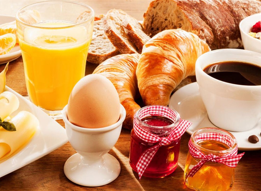 B1 Frankrijk ontbijt vakantie restaurant luxe villa genieten koffie jus d orange.jpg