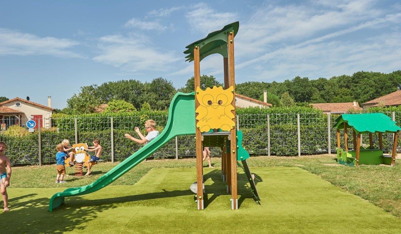 DLF huis 419 Frankrijk Domaine les Forges le bois senis vakantiehuis luxe villapark bungalows speelt