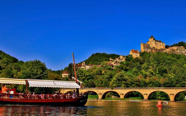 Gabarre 2 Dordogne Beynac roque gegeac Sarlat vakantie Frankrijk toerisme varen boottocht rondvaart.