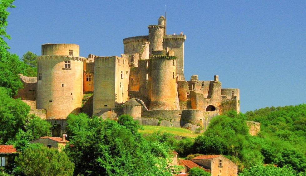 Kastelen Dordogne 30 chateau Puyguilhem Frankrijk vakantie Lot Perigord villapark.jpg