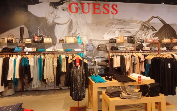 Nailloux 7 Frankrijk vakantiehuis zwembad outlet ariege bergen toulouse shoppen winkelen kleding.JPG