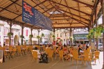 Figeac 7 Frankrijk Dordogne bij Rocamadour restaurant terras markt senioren gezin kinderen vakantiep