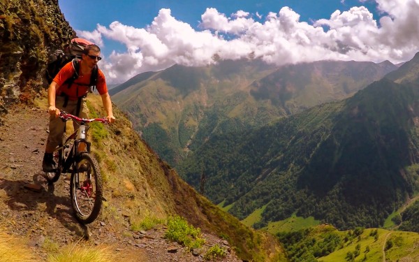 Pyreneeen B11 Pyrenees Oustal del Carlat fietsen recreatiemeer vakantiepark luxe wellness gite Frank