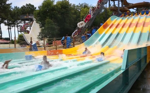 Aqualand 13 Arcachon aquaparc Frankrijk Chateau de Salles vakantiepark luxe villa zwembad aquitaine.