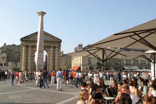Bordeaux 6 Frankrijk vakantiehuis luxe villa chateau de salles place victoire zwembad.jpg