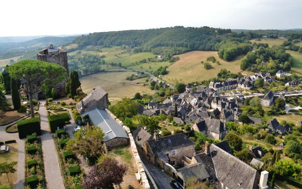 Turenne 10 frankrijk Limousin vakantiepark zwembad nederlandse animatie wifi dordogne.jpg