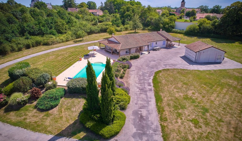 Forges BO 8 Frankrijk vakantiehuis luxe villa poitou charentes prive zwembad golf blue green.jpg