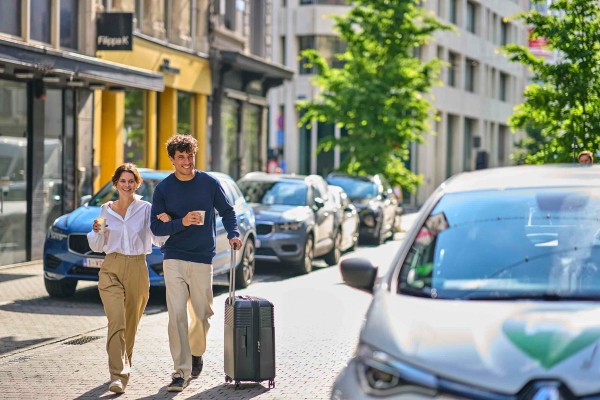 Huurauto 7 vakantie Frankrijk vliegveld vliegen auto huren relax partner Avis, Hertz, Sixt. rent car