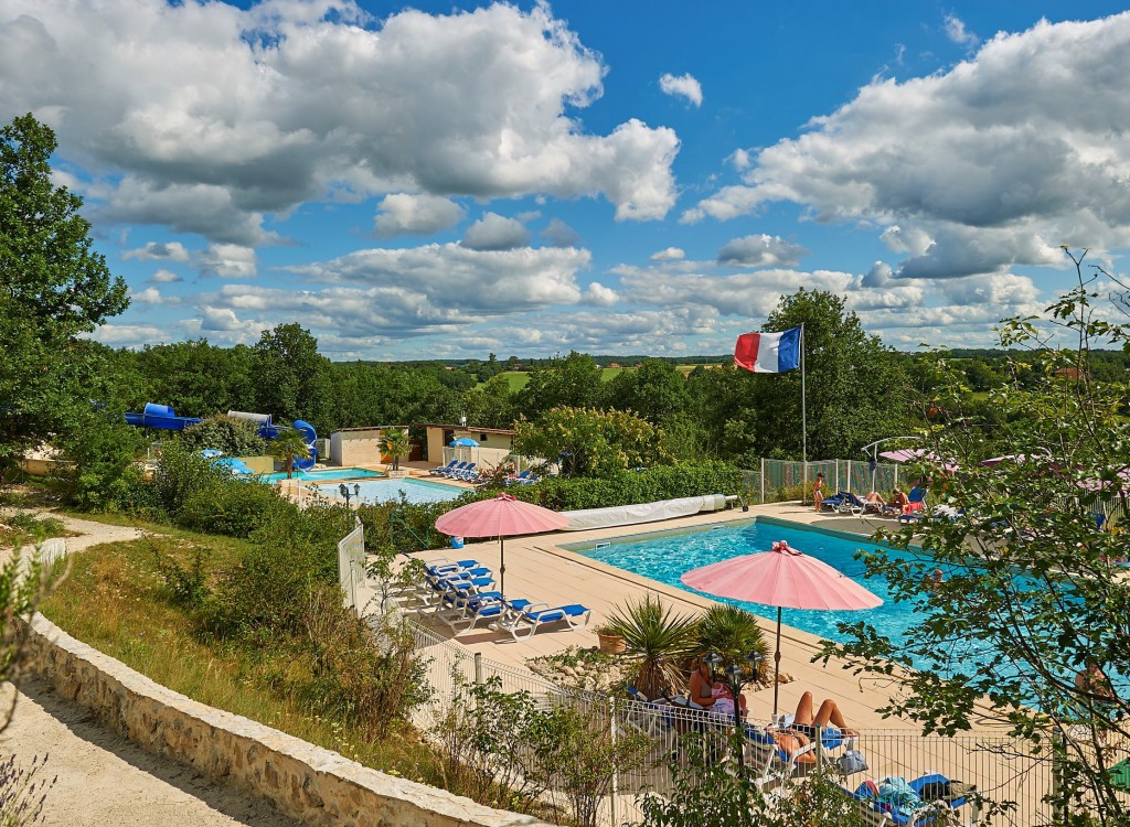 Vakantiepark 12a Village des Cigales Mauroux Frankrijk Dordogne Lot luxe vakantiehuis zwembad restau