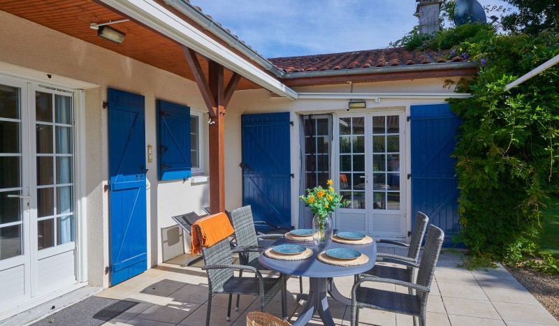 Vieille Vigne 6p 4 vakantiehuis Frankrijk Poitou Charentes forges aveneau terras luxe villapark zwem