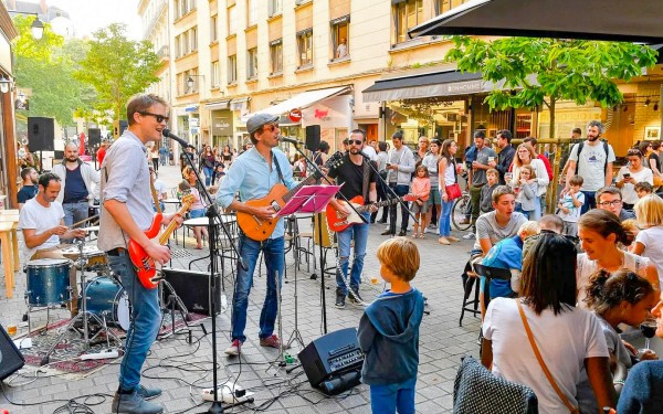 Fete Musique 15S Frankrijk 21 juni vakantiepark luxe villa animatie muziek concert zang.jpg