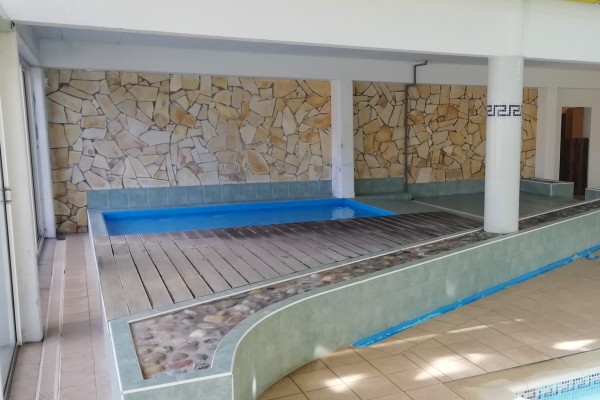 Peuterzwembad binnen Espinet Quillan vakantiepark Frankrijk.jpg