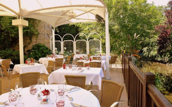 Restaurant DLF 8 Frankrijk luxe vakantiehuis poitou charente les forges le bois senis villa.jpg