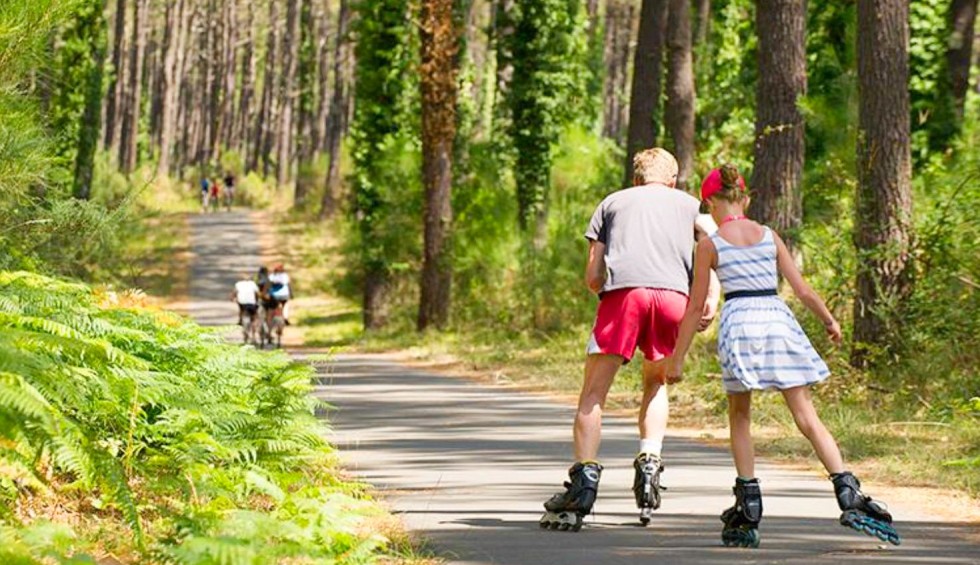 Sportief 1 Skeeleren en inline skaten in Frankrijk tijdens de vakantie in de Aquitaine in het bos.jp