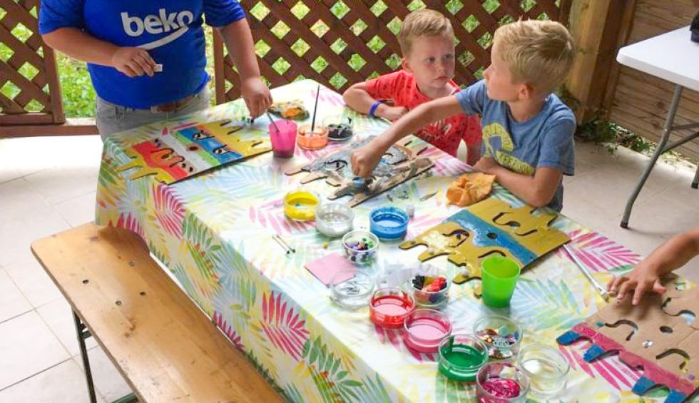 Animatie 2 Village des Cigales kidsclub vakantie Dordogne Frankrijk.jpg