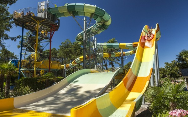 Aqualand 7 Arcachon aquaparc Frankrijk Chateau de Salles vakantiepark luxe villa zwembad aquitaine.j