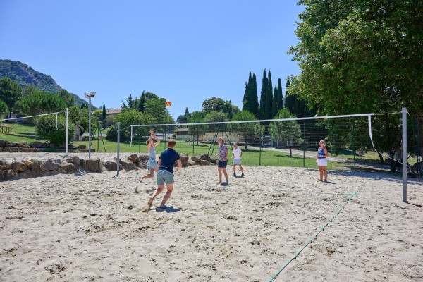 Espinet volley 1 Frankrijk vakantiepark luxe huizen zwembad animatie middellandse zee bergen wandele
