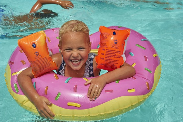 Zwembad 4 Frankrijk vakantiehuis luxe park kinderen nederlandse animatie.jpg