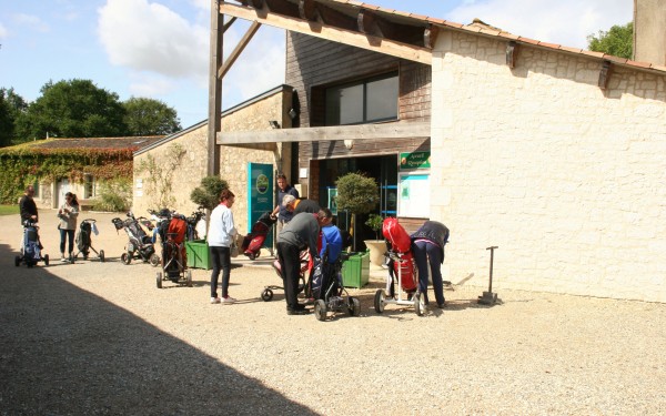 Golf Les Forges 2 Frankrijk poitou charente vendee bois senis vakantiehuis zwembad wifi hond.JPG