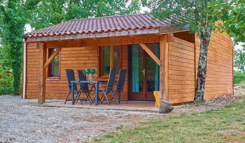 Grillon 9 Village des Cigales Frankrijk vakantiepark Dordogne Lot Mauroux zwembad restaurant.jpg