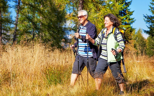 wandelen frankrijk herfst senioren bergen provence languedoc wijngaarden bos.jpg