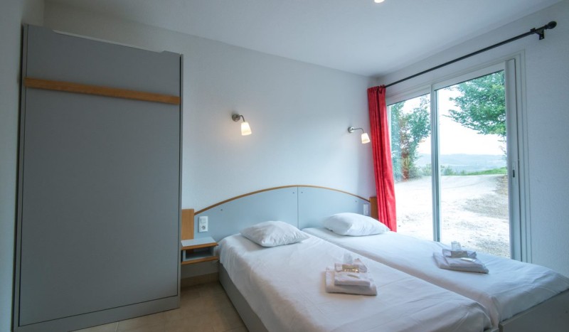 ES 4s 6 Frankrijk Languedoc vakantiepark Middellandse zee Espinet Quillan zwembad restaurant wandele