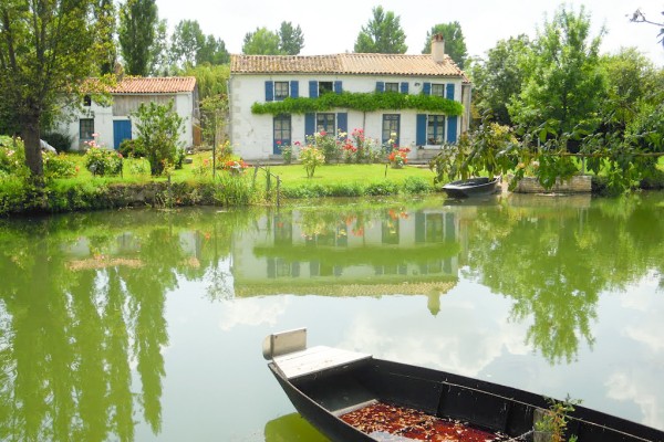 Coulon 15 Frankrijk Marais Poitevin natuurpark Charente vakantie Niort.jpg