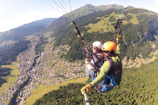 Multipas 9 Portes du soleil FranceComfort alpchalets parapente.jpg