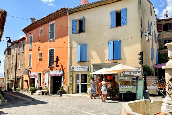 Tourtour 25 vakantiehuis luxe villa zwembad Var Provence Frankrijk plus beau village.jpg