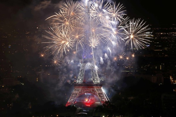 14 juillet 7 Frankrijk feest vakantie park genieten bastide zwembad animatie.jpg