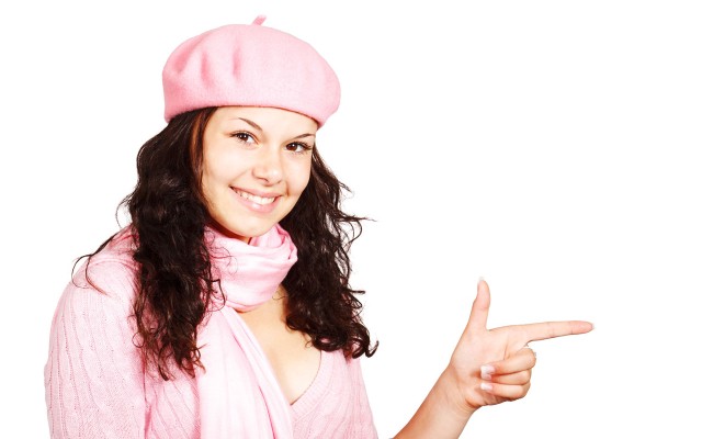 vakantie vrouw gezin wijzen rechts frankrijk huur huren vakantievilla met korting.jpg