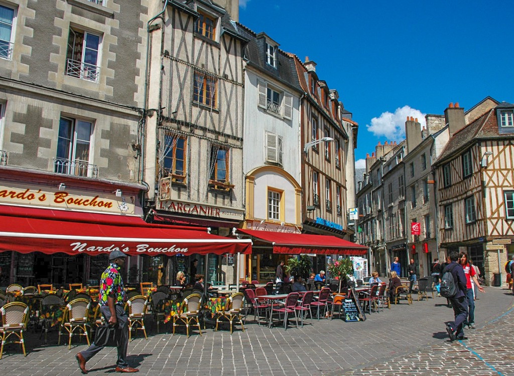 Poitiers 3s Frankrijk Poitou Vienne vakantie villa zwembad Forges futuroscope.jpg