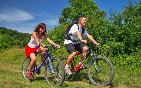 Dordogne fietsen 6c vakantie Frankrijk gezin kinderen voie verte dorpjes.jpg