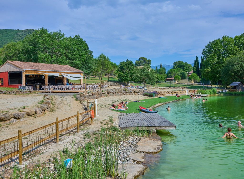 Espinet TR 1 vakantiepark restaurant bar zwembad recreatiemeer Frankrijk Pyreneen.jpg