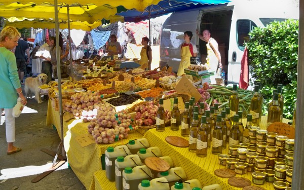 Markt 6 marche Frankrijk vakantiepark brocante fruit dordogne provence franse sfeer toerisme tourism