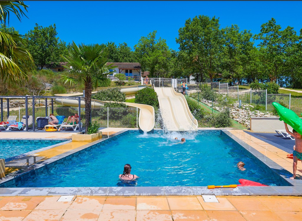 Village des Cigales zwembad 1S vakantiepark Frankrijk vakantiehuis Dordogne Lot Mauroux.jpg