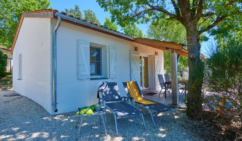 Papillon Mauroux 4 Village des Cigales vakantiepark Frankrijk Dordogne Lot uitzicht vallei.jpg