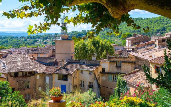 Cotignac 18 Provence verte Frankrijk Var villa vakantiehuis rots grotten.jpg