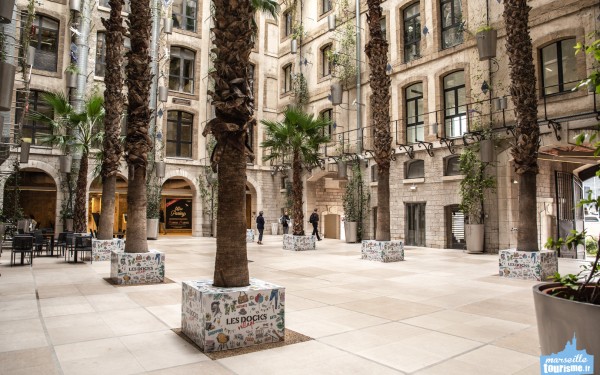 Marseille 15 Zuid Frankrijk Middellandse zee strand vakantie villa docks terrasses shopping.jpg