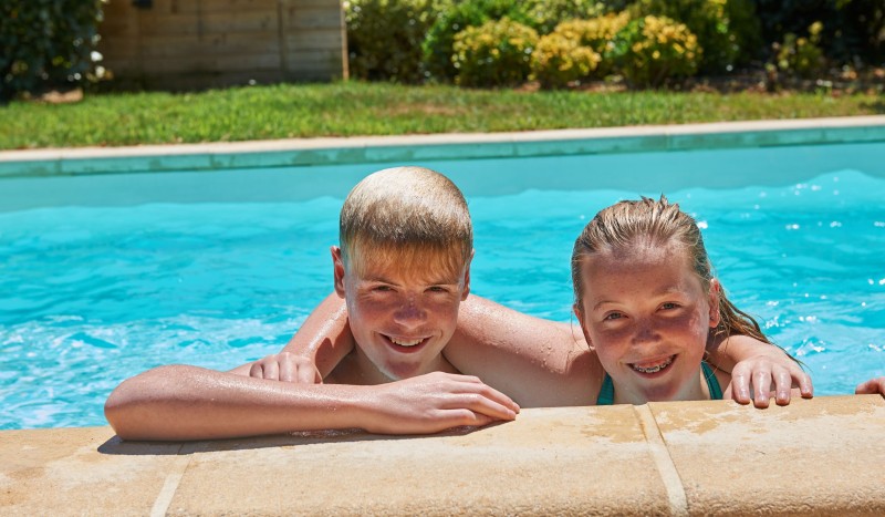 Fronsac 3 zwembad piscine Frankrijk luxe villa vakantiepark Aquitaine Gironde  animatie kinderen res