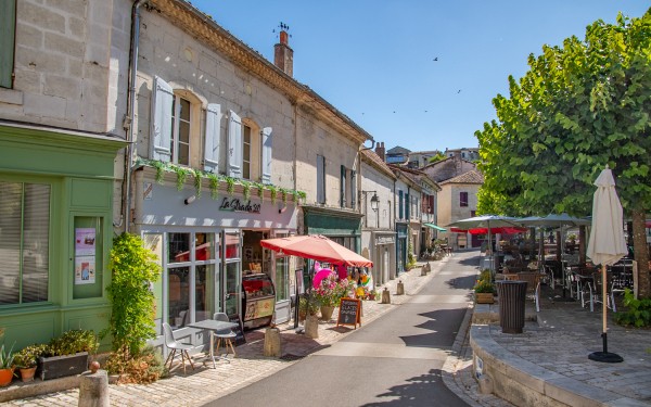 Aubeterre sur Dronne 8 dorp winkels vakantie Frankrijk met gezin.jpg