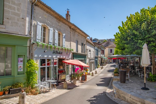 Aubeterre sur Dronne 8 dorp winkels vakantie Frankrijk met gezin.jpg