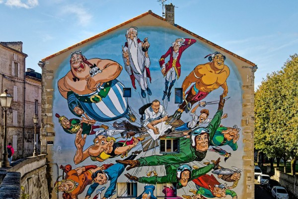 Angouleme 5 striptekening op muur vakantie Frankrijk in Poitou-Charentes.jpg