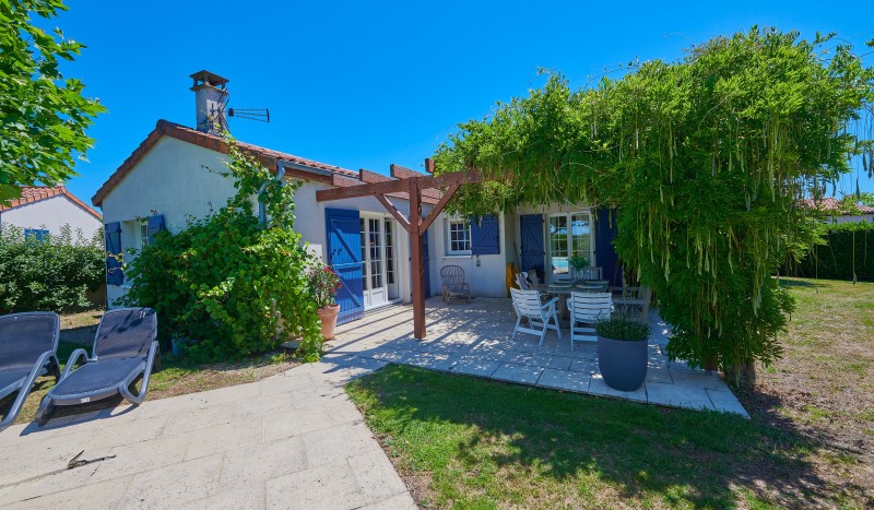 Vieille Vigne 27 11 Forges Frankrijk vakantiepark Poitou Charentes luxe villa zwembad.jpg